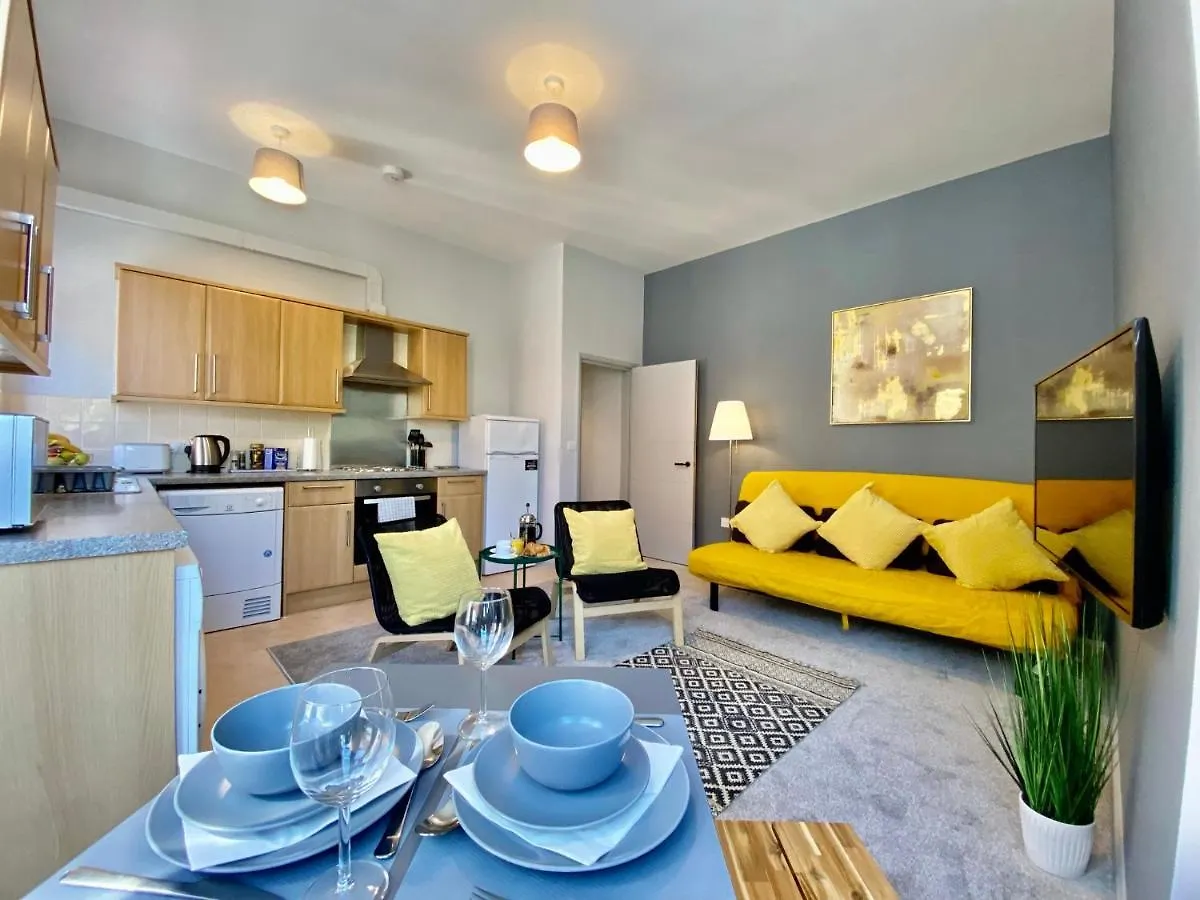 Apartmán Trendy Stylish Apartment! - 5 Minute Walk To The Best Beach! - Great Location - Parking - Fast Wifi - Smart Tv - Newly Decorated - Sleeps Up To 6! Close To Bournemouth & Poole Town Centre & Sandbanks
