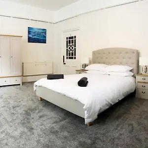  Apartment Summer Breeze. 3-bed Close To The