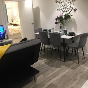  Apartment Stylish Apartment, & Town 2 Min Walk