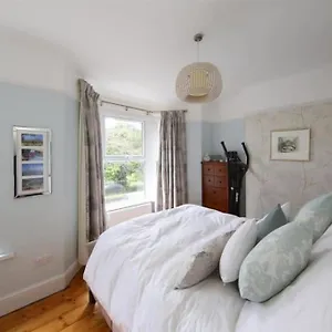 https://perfectly-positioned-pad.cardiffhotelswales.com